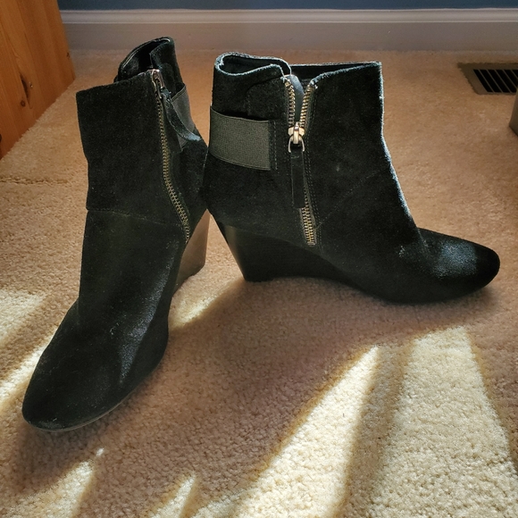 Boots - Picture 2 of 3